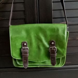 Shiraleah Chicago purse; pre-owned. In used but good condition. Kept very clean